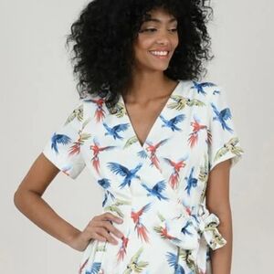 2 for $15 CLEAROUT! Molly Bracken Parrot top